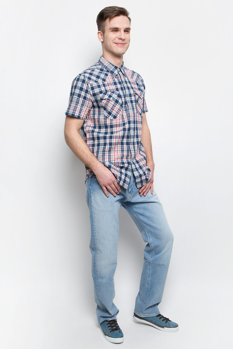 Джинсы мужские Levis® 504, цвет: голубой. 2999005530. Размер 34-32 (50-32)2999005530 Джинсы мужские Levis® 504, цвет: голубой. 2999005530. Размер 34-32 (50-32)2999005530Мужские джинсы Levis® 504 выполнены из высококачественного хлопка с добавлением эластана. Джинсы прямого кроя и стандартной посадки застегиваются на пуговицу в поясе и ширинку на молнии, дополнены шлевками для ремня. Джинсы имеют классический пятикарманный крой: спереди модель дополнена двумя втачными карманами и одним маленьким накладным кармашком, а сзади - двумя накладными карманами.