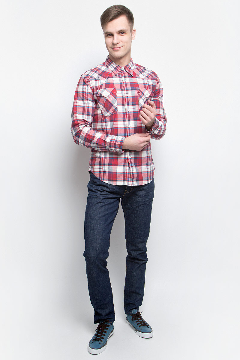 Рубашка мужская Levis®, цвет: красный, белый, голубой. 6581602200. Размер L (50)6581602200 Рубашка мужская Levis®, цвет: красный, белый, голубой. 6581602200. Размер L (50)6581602200Мужская рубашка Levis® изготовлена из натурального льна с добавлением хлопка. Модель с длинными рукавами имеет на груди два накладных кармана под клапанами на кнопках. Рубашка застегивается на кнопки и пуговицу на воротничке. Манжеты рукавов оснащены застежками-кнопками. Низ изделия закруглен.