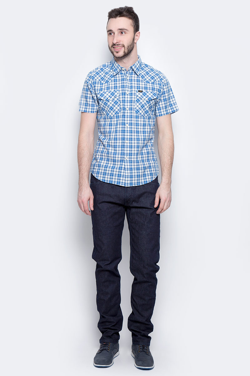 Рубашка мужская Lee Western Shirt, цвет: синий, белый. L640IDPS. Размер XXL (54)L640IDPS Рубашка мужская Lee Western Shirt, цвет: синий, белый. L640IDPS. Размер XXL (54)L640IDPSМужская рубашка Lee Western Shirt изготовлена из натурального хлопка. Модель с короткими рукавами имеет на груди два накладных кармана под клапанами на кнопках. Рубашка застегивается на кнопки и верхнюю пуговицу. Низ модели слегка закруглен.