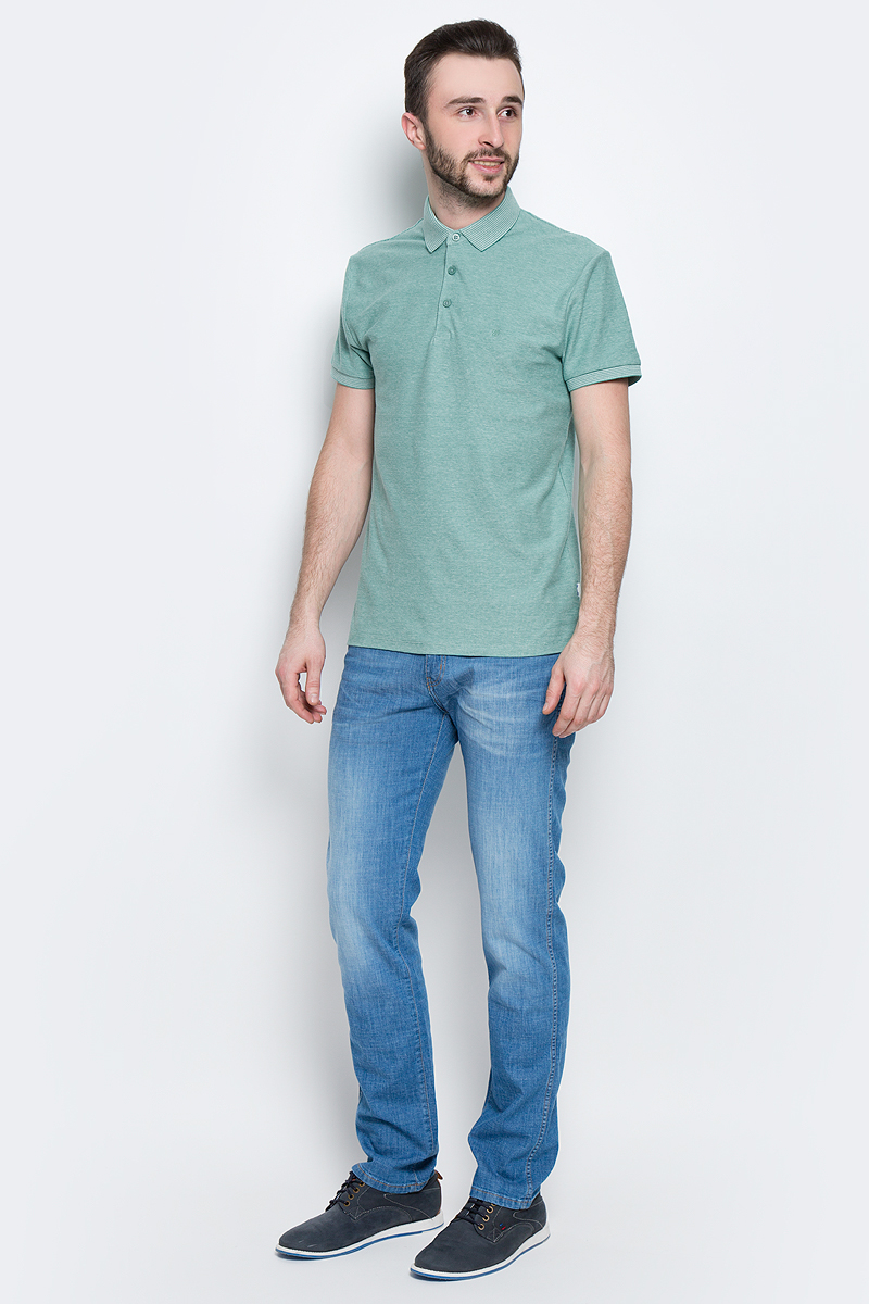 Поло мужское Wrangler Refined Polo, цвет: зеленый, белый. W7A71KIS4. Размер L (50)W7A71KIS4 Поло мужское Wrangler Refined Polo, цвет: зеленый, белый. W7A71KIS4. Размер L (50)W7A71KIS4Мужское поло Wrangler Refined Polo изготовлено из хлопка с добавлением эластана. Классическая модель с короткими рукавами и отложным воротником застегивается спереди на три пуговицы. По бокам поло дополнено небольшими разрезами.