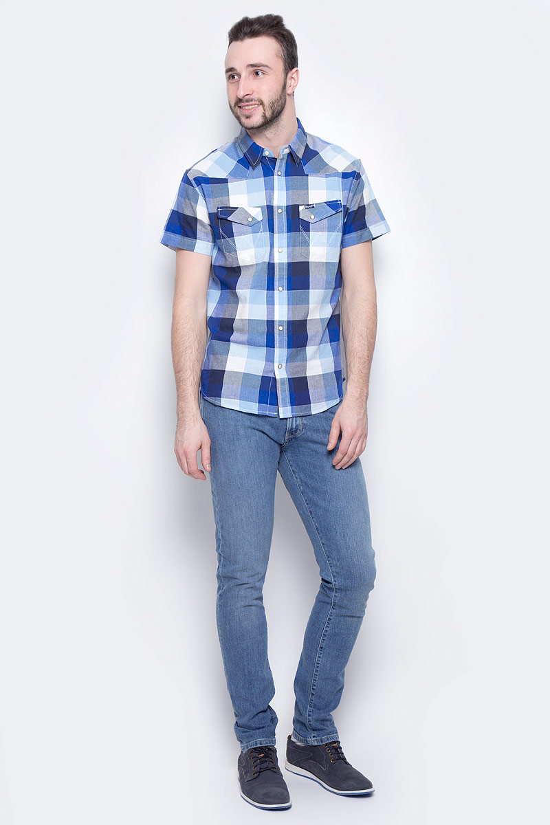 Джинсы мужские Wrangler Larston, цвет: синий джинс. W18SXG94Y. Размер 29-32 (44/46-32)W18SXG94Y Джинсы мужские Wrangler Larston, цвет: синий джинс. W18SXG94Y. Размер 29-32 (44/46-32)W18SXG94YМужские джинсы Wrangler Larston станут отличным дополнением к вашему гардеробу. Джинсы выполнены из эластичного хлопка. Изделие мягкое и приятное на ощупь, не сковывает движения и позволяет коже дышать.Модель на поясе застегивается на металлическую пуговицу и ширинку на металлической застежке-молнии, а также предусмотрены шлевки для ремня. Спереди расположены два втачных кармана и один секретный кармашек, а сзади - два накладных кармана. Изделие оформлено контрастными отстрочками, металлическими кнопками и украшено нашивкой с названием бренда.