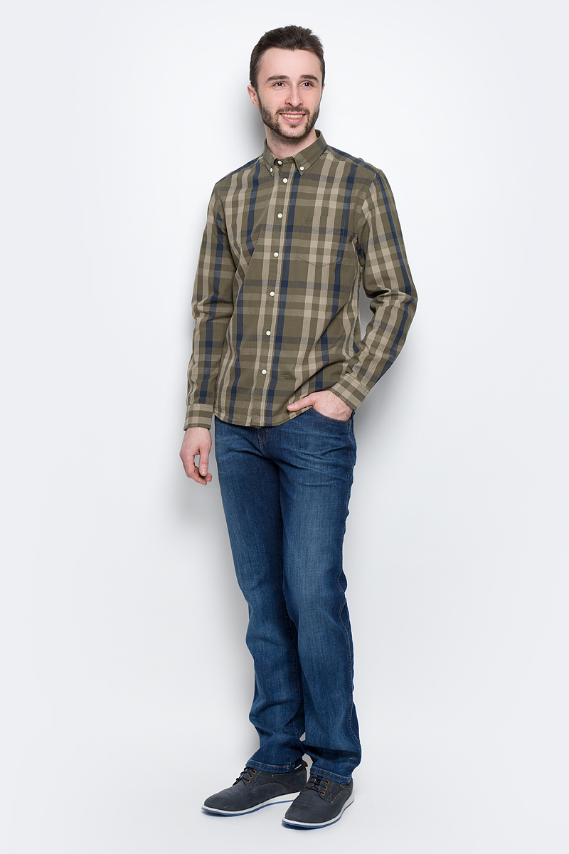 Джинсы мужские Wrangler Texas, цвет: синий. W1219187Z. Размер 33-32 (48/50-32)W1219187Z Джинсы мужские Wrangler Texas, цвет: синий. W1219187Z. Размер 33-32 (48/50-32)W1219187ZМужские джинсы Wrangler Texas выполнены из высококачественного эластичного хлопка с добавлением полиэстера. Джинсы прямого кроя и стандартной посадки застегиваются на пуговицу в поясе и ширинку на застежке-молнии, дополнены шлевками для ремня. Джинсы имеют классический пятикарманный крой: спереди модель дополнена двумя втачными карманами и одним маленьким накладным кармашком, а сзади - двумя накладными карманами. Модель имеет водонепроницаемое покрытие, которое защитит ткань от брызг воды или легкого дождя. Джинсы украшены декоративными потертостями.