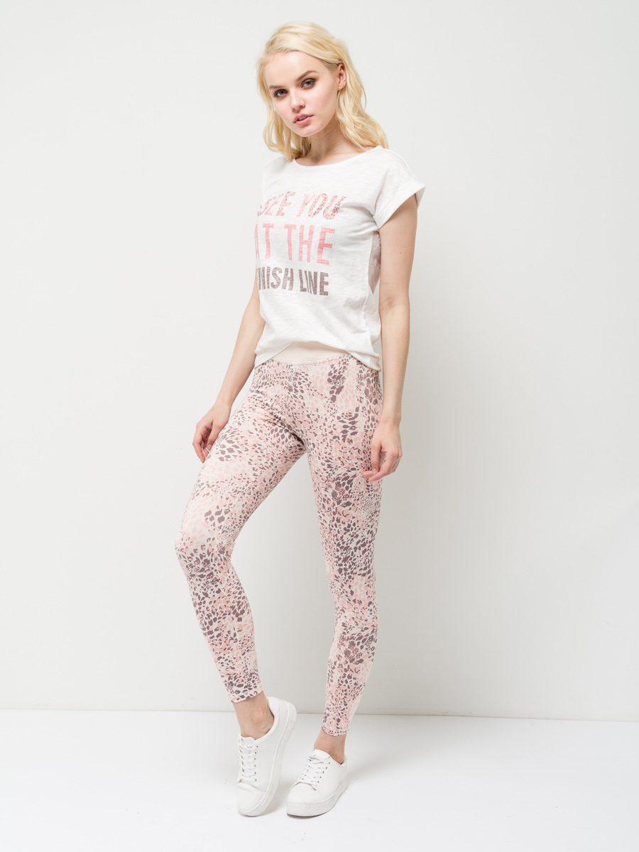 Футболка женская Sela, цвет: молочный. Ts-111/1229-7182. Размер L (48)Ts-111/1229-7182 Футболка женская Sela, цвет: молочный. Ts-111/1229-7182. Размер L (48)Ts-111/1229-7182Стильная женская футболка Sela станет отличным дополнением к гардеробу каждой модницы. Модель полуприлегающего силуэта изготовлена из качественного хлопкового материала и оформлена принтом с надписями. Воротник дополнен мягкой эластичной бейкой.Универсальный цвет позволяет сочетать модель с любой одеждой.