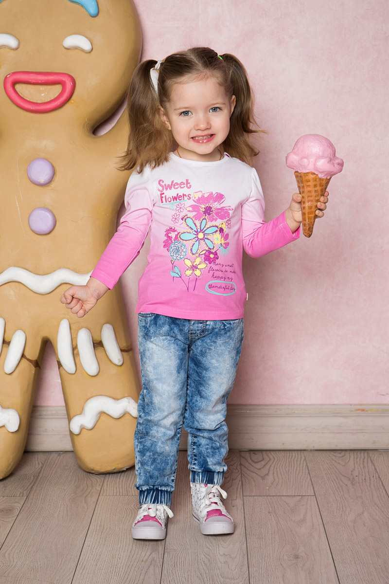 Джинсы для девочки Sweet Berry Baby, цвет: синий. 712003. Размер 98712003 Джинсы для девочки Sweet Berry Baby, цвет: синий. 712003. Размер 98712003Стильные вареные джинсы для девочки Sweet Berry выполнены из эластичного хлопка с эффектом потертости. Джинсы зауженного кроя и стандартной посадки на талии имеют широкий пояс на резинке, дополнительно регулируемый шнурком. Низ брючин собран на мягкую резинку. Модель дополнена двумя втачными карманами спереди и двумя накладными карманами сзади.