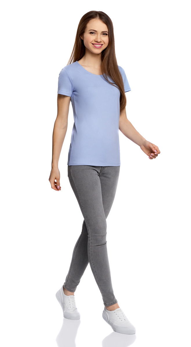 Футболка женская oodji Collection, цвет: голубой. 24711002/46840/7000N. Размер XL (50)24711002/46840/7000N Футболка женская oodji Collection, цвет: голубой. 24711002/46840/7000N. Размер XL (50)24711002/46840/7000NЖенская футболка с короткими рукавами у круглым вырезом горловины выполнена из эластичного хлопка. На груди модель декорирована аппликацией из страз.