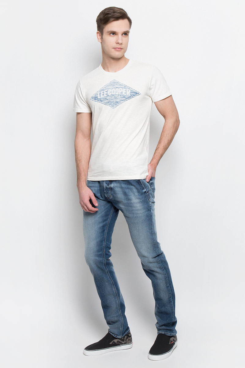 Футболка мужская Lee Cooper, цвет: молочный. ABLIS-5620. Размер S (44)ABLIS-5620 Футболка мужская Lee Cooper, цвет: молочный. ABLIS-5620. Размер S (44)ABLIS-5620Мужская футболка Lee Cooper изготовлена из высококачественного натурального хлопка. Модель с короткими рукавами и круглым вырезом горловины украшена принтом с логотипом Lee Cooper.