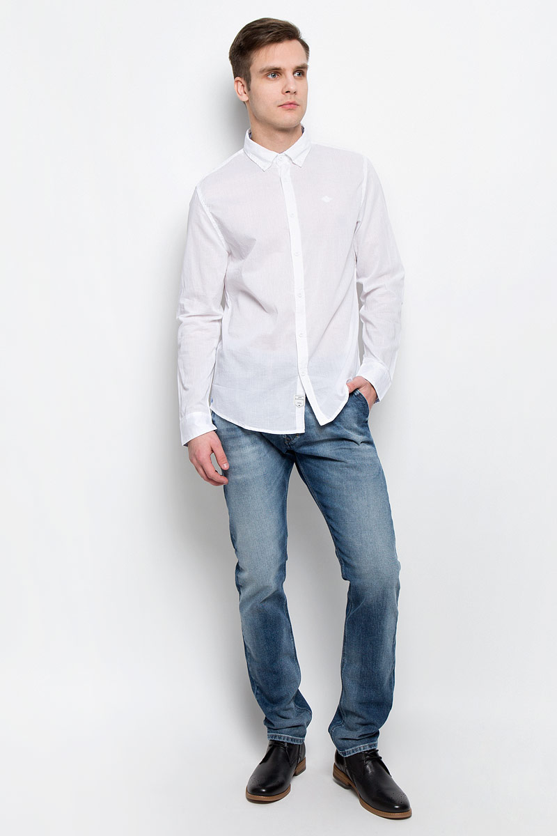 Рубашка мужская Lee Cooper, цвет: белый. DRISS-5607. Размер L (50)DRISS-5607 Рубашка мужская Lee Cooper, цвет: белый. DRISS-5607. Размер L (50)DRISS-5607Мужская рубашка Lee Cooper выполнена из натурального хлопка. Рубашка с длинными рукавами и отложным воротником застегивается на пуговицы спереди. Манжеты рукавов также застегиваются на пуговицы. Рубашка оформлена небольшой вышивкой с логотипом бренда на груди.