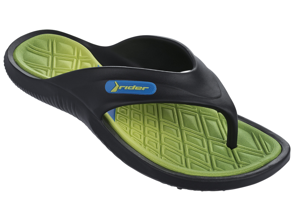 Сланцы мужские Rider Cape X AD, цвет: черный, салатовый. 81900-24033. Размер BRA 43/44 (44/45)81900-24033 Сланцы мужские Rider Cape X AD, цвет: черный, салатовый. 81900-24033. Размер BRA 43/44 (44/45)81900-24033Стильные мужские сланцы Cape X AD от Rider придутся вам по душе. Верх модели выполнен из поливинилхлорида. Ремешки с перемычкой гарантируют надежную фиксацию модели на ноге. Рельефная стелька из ЭВА материала комфортна при движении. Основание подошвы дополнено рифлением.