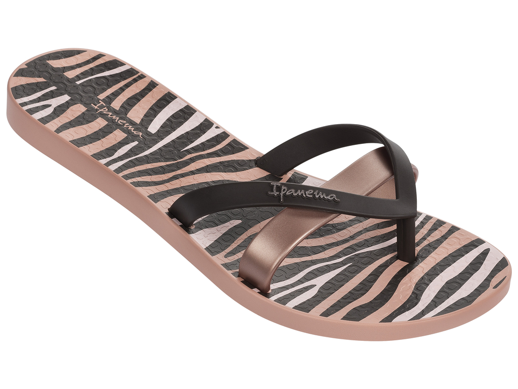 Сланцы женские Ipanema, цвет: коричневый, черный. 82065-22367. Размер BRA 33/34 (34/35)82065-22367 Сланцы женские Ipanema, цвет: коричневый, черный. 82065-22367. Размер BRA 33/34 (34/35)82065-22367Стильные и очень легкие сланцы от Ipanema - придутся вам по душе. Верх модели выполнен из поливинилхлорида. Ремешки с перемычкой гарантируют надежную фиксацию изделия на ноге.Верх модели украшен названием бренда. Стелька дополнена контрастным принтом. Рифление на верхней поверхности подошвы предотвращает выскальзывание ноги. Рельефное основание подошвы обеспечивает уверенное сцепление с любой поверхностью. Удобные сланцы прекрасно подойдут для похода в бассейн или на пляж.