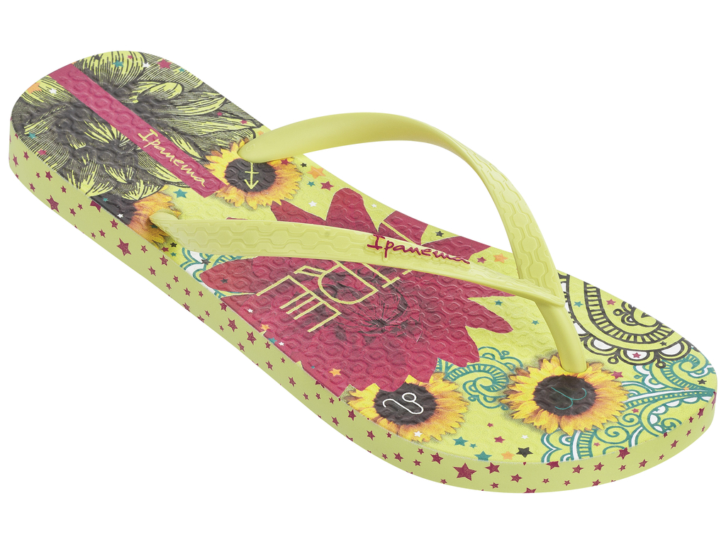 Сланцы женские Ipanema, цвет: желтый. 82043-21488. Размер BRA 33/34 (34/35)82043-21488 Сланцы женские Ipanema, цвет: желтый. 82043-21488. Размер BRA 33/34 (34/35)82043-21488Стильные и очень легкие сланцы от Ipanema - придутся вам по душе. Верх модели выполнен из поливинилхлорида. Ремешки с перемычкой гарантируют надежную фиксацию изделия на ноге.Стелька и верх модели украшены названием бренда и стильным рисунком. Рифление на верхней поверхности подошвы предотвращает выскальзывание ноги. Рельефное основание подошвы обеспечивает уверенное сцепление с любой поверхностью. Удобные сланцы прекрасно подойдут для похода в бассейн или на пляж.