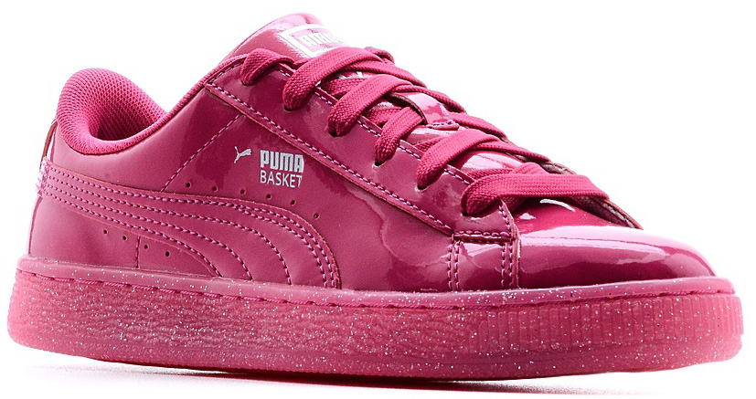 Кроссовки для девочки Puma Basket Patent Iced Glit Jr, цвет: фуксия. 36246101. Размер 4,5 (37)36246101 Кроссовки для девочки Puma Basket Patent Iced Glit Jr, цвет: фуксия. 36246101. Размер 4,5 (37)36246101Легендарная модель Puma Basket предлагается в этом сезоне в эксклюзивном девичьем варианте - на эластичной гламурной подошве с фигурным рантом и с верхом из блестящей кожи, декорированной серебристой фирменной символикой Puma. Рельефная поверхность подошвы гарантируют отличное сцепление на любых поверхностях. Традиционная шнуровка вместе с мягким язычком обеспечивает надежную фиксацию ноги. В таких кроссовках вашим ногам будет комфортно и уютно. Они подчеркнут ваш стиль и индивидуальность!
