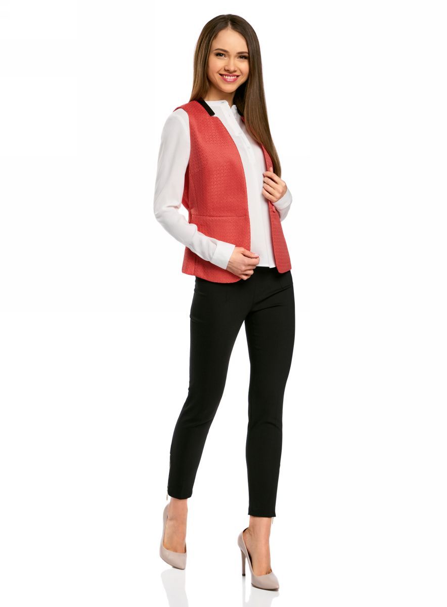 Жилет женский oodji Collection, цвет: красный. 22301020-8/45367/4500N. Размер 38-170 (44-170)22301020-8/45367/4500N Жилет женский oodji Collection, цвет: красный. 22301020-8/45367/4500N. Размер 38-170 (44-170)22301020-8/45367/4500NЛаконичный женский жилет oodji Collection выполнен из качественного фактурного полотна и дополнен двумя прорезными карманами. Модель приталенного кроя с V-образным вырезом горловины и небольшим воротничком из искусственной кожи застегивается на пуговицу спереди и дополнена несъемным поясом на кнопках. Такой жилет подойдет для офиса, прогулок и дружеских встреч и будет отлично сочетаться с джинсами и брюками, а также гармонично смотреться с юбками. Мягкая ткань на основе полиэстера приятна на ощупь и комфортна в носке.