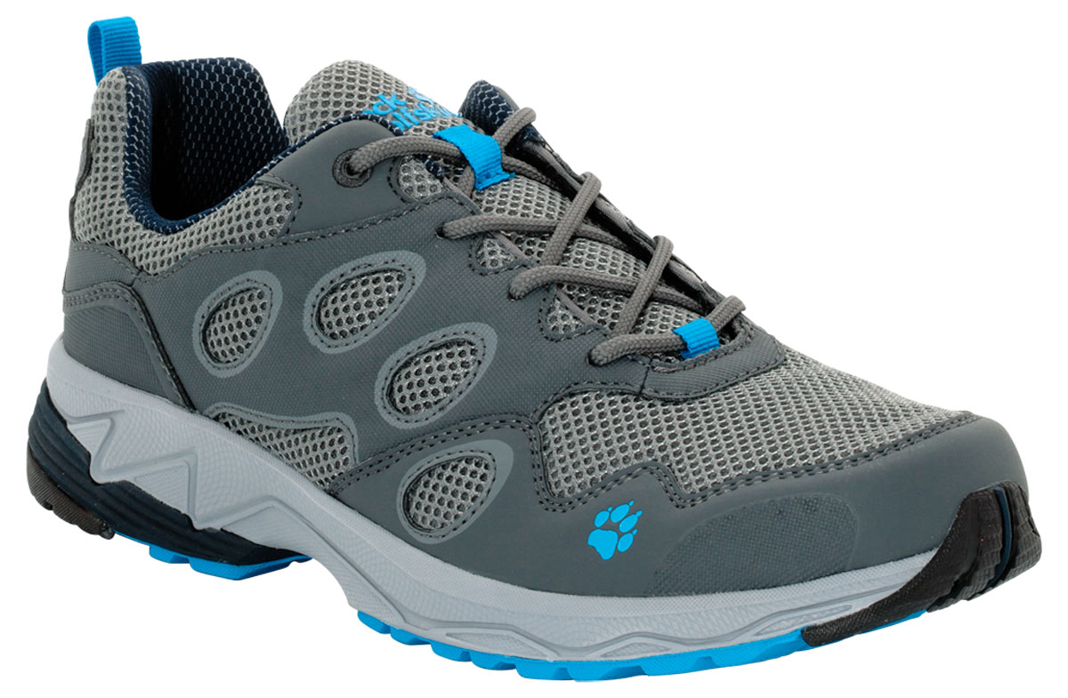 Кроссовки мужские Jack Wolfskin Venture Fly Low M, цвет: серый, синий. 4018751-1651. Размер 11,5 (45)4018751-1651 Кроссовки мужские Jack Wolfskin Venture Fly Low M, цвет: серый, синий. 4018751-1651. Размер 11,5 (45)4018751-1651Очень легкая обувь для бега по пересеченной местности умеренной сложности. VENTURE FLY LOW сочетает в себе малый вес и хорошую фиксацию. Голенище из сетчатого материала стабилизируется каркасом из искусственной кожи. Благодаря такому сочетанию материалов обувь не требует специального ухода. Хорошие характеристики переката во время бега гарантирует вам легкая и гибкая подошва WOLF TRAIL.