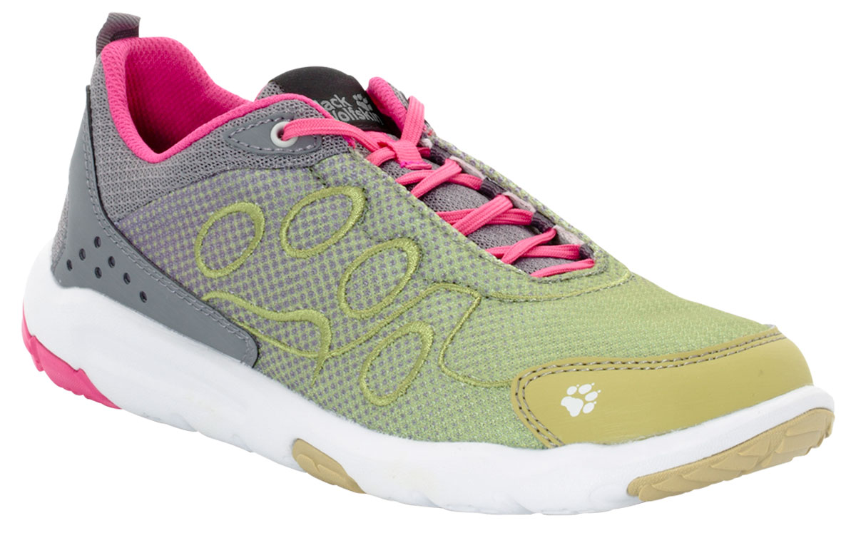 Кроссовки женские Jack Wolfskin Monterey Ride Low, цвет: серый, желтый. 4018951-4077. Размер 6,5 (39)4018951-4077 Кроссовки женские Jack Wolfskin Monterey Ride Low, цвет: серый, желтый. 4018951-4077. Размер 6,5 (39)4018951-4077Особо легкая и дышащая обувь для активного отдыха, подходящая для водных видов спорта. Легкий и воздушный универсал для занятий спортом на суше, в воде и на воде: обувь Monterey Ride Low с новой системой кондиционирования TEXACOOL (ТЕКСАКУЛ) комфортно защищает ноги даже в жаркие дни. Голенище полностью состоит из сетчатого материала. Это обеспечивает постоянный приток свежего воздуха, и обувь удобно сидит на ноге. Обувь MONTEREY RIDE защищает ноги на воде и в воде. При выходе на сушу вода стекает по дренажным каналам в подошве. Они тоже являются частью системы TEXACOOL (ТЕКСАКУЛ), поскольку служат для дополнительной циркуляции воздуха.