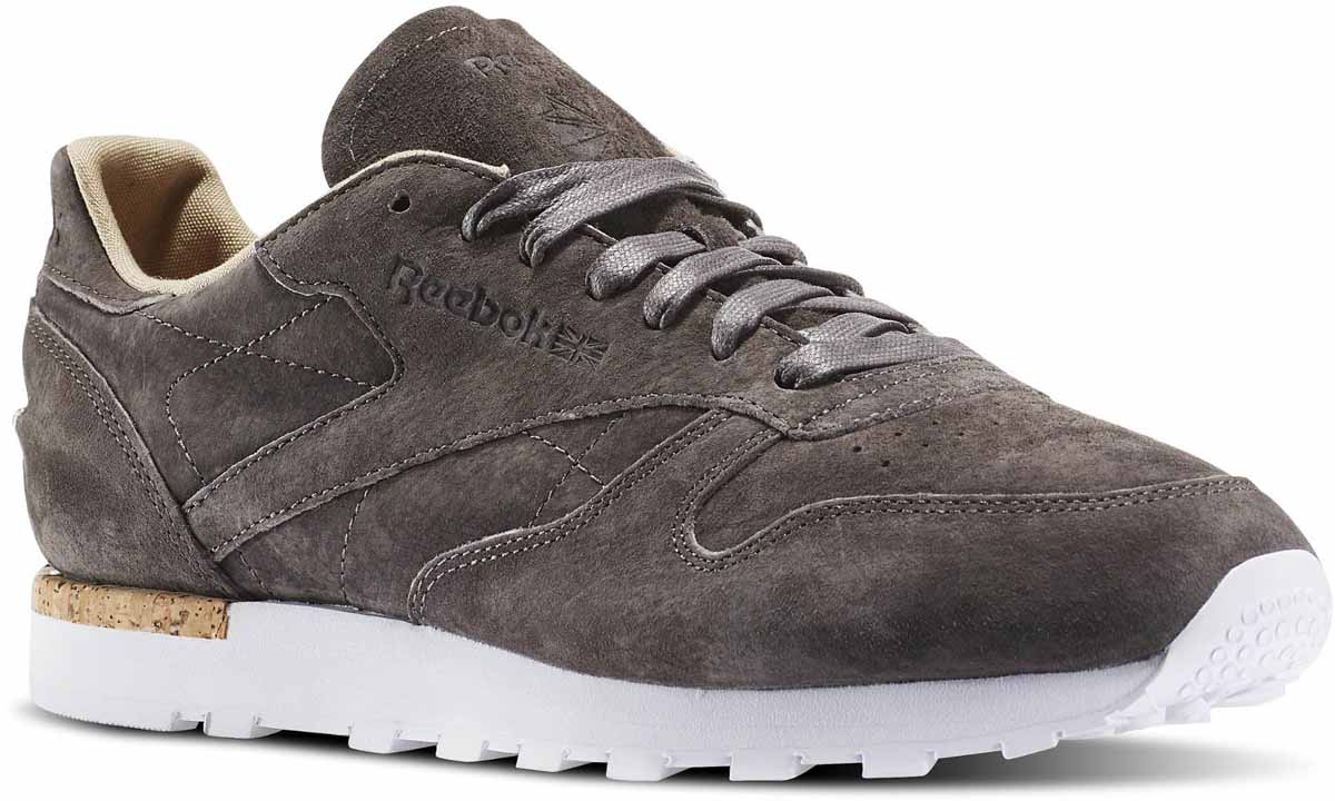Кроссовки мужские Reebok Cl Leather Lst Urban, цвет: серый. BD1903. Размер 11,5 (46)BD1903 Кроссовки мужские Reebok Cl Leather Lst Urban, цвет: серый. BD1903. Размер 11,5 (46)BD1903Reebok обновил классическую модель Classic Leather, добавив вставку из пробкового материала в заднюю часть. Эти кроссовки неброской расцветки отлично дополнят любой образ. А белая подошва актуальна всегда. Верх из нубука из свиной кожи для поддержки и комфорта. Низкий дизайн для лаконичного изысканного силуэта. Легкая промежуточная подошва из ЭВА обеспечивает отличную амортизацию и эффективно поглощает энергию удара. Стойкая к истиранию, прочная резиновая подметка обеспечивает отличное сцепление.