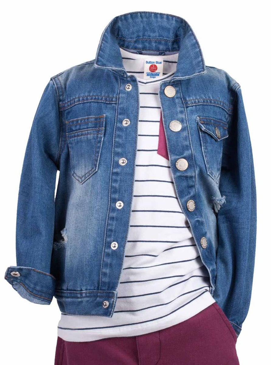 Куртка джинсовая для мальчика Button Blue Main, цвет: голубой. 117BBBC4001D200. Размер 140, 10 лет117BBBC4001D200 Куртка джинсовая для мальчика Button Blue Main, цвет: голубой. 117BBBC4001D200. Размер 140, 10 лет117BBBC4001D200Джинсовая куртка для мальчика - базовая вещь весенне-летнего гардероба. Она отлично сочетается с брюками, шортами, бриджами, делая комплект интересным и завершенным. Вы хотите, чтобы ваш ребенок был в тренде? Тогда джинсовая куртка от Button Blue с модными потертостями, заминами, варкой - лучший вариант!