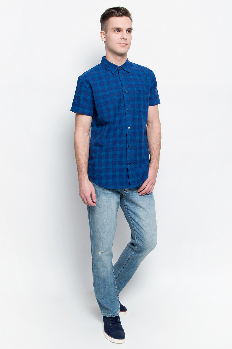 Джинсы мужские Wrangler, цвет: голубой. W16EAV93Q. Размер 34-34 (50-34)W16EAV93Q Джинсы мужские Wrangler, цвет: голубой. W16EAV93Q. Размер 34-34 (50-34)W16EAV93QМужские джинсы Wrangler станут отличным дополнением к вашему гардеробу. Джинсы прямого кроявыполнены из эластичного хлопка с добавлением льна. Изделие мягкое и приятное на ощупь, не сковывает движения и позволяет коже дышать.Модель на поясе застегивается на металлическую пуговицу и ширинку на металлической застежке-молнии, а также предусмотрены шлевки для ремня. Спереди расположены два втачных кармана и один секретный кармашек, а сзади - два накладных кармана. Изделиеукрашено нашивкой с названием бренда.