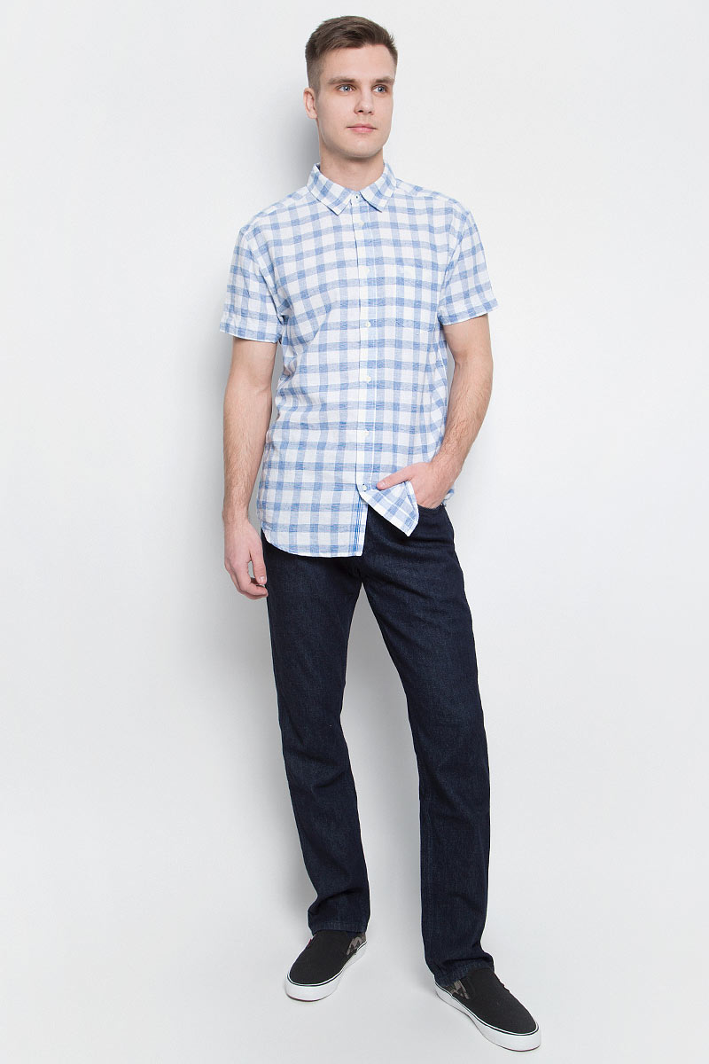 Джинсы мужские Wrangler, цвет: темно-синий. W15QAV91D. Размер 36-34 (52-34)W15QAV91D Джинсы мужские Wrangler, цвет: темно-синий. W15QAV91D. Размер 36-34 (52-34)W15QAV91DМужские джинсы Wrangler станут отличным дополнением к вашему гардеробу. Джинсы выполнены из эластичного хлопка с добавлением льна. Изделие мягкое и приятное на ощупь, не сковывает движения и позволяет коже дышать.Модель на поясе застегивается на металлическую пуговицу и ширинку на металлической застежке-молнии, а также предусмотрены шлевки для ремня. Спереди расположены два втачных кармана и один секретный кармашек, а сзади - два накладных кармана. Изделиеукрашено нашивкой с названием бренда.