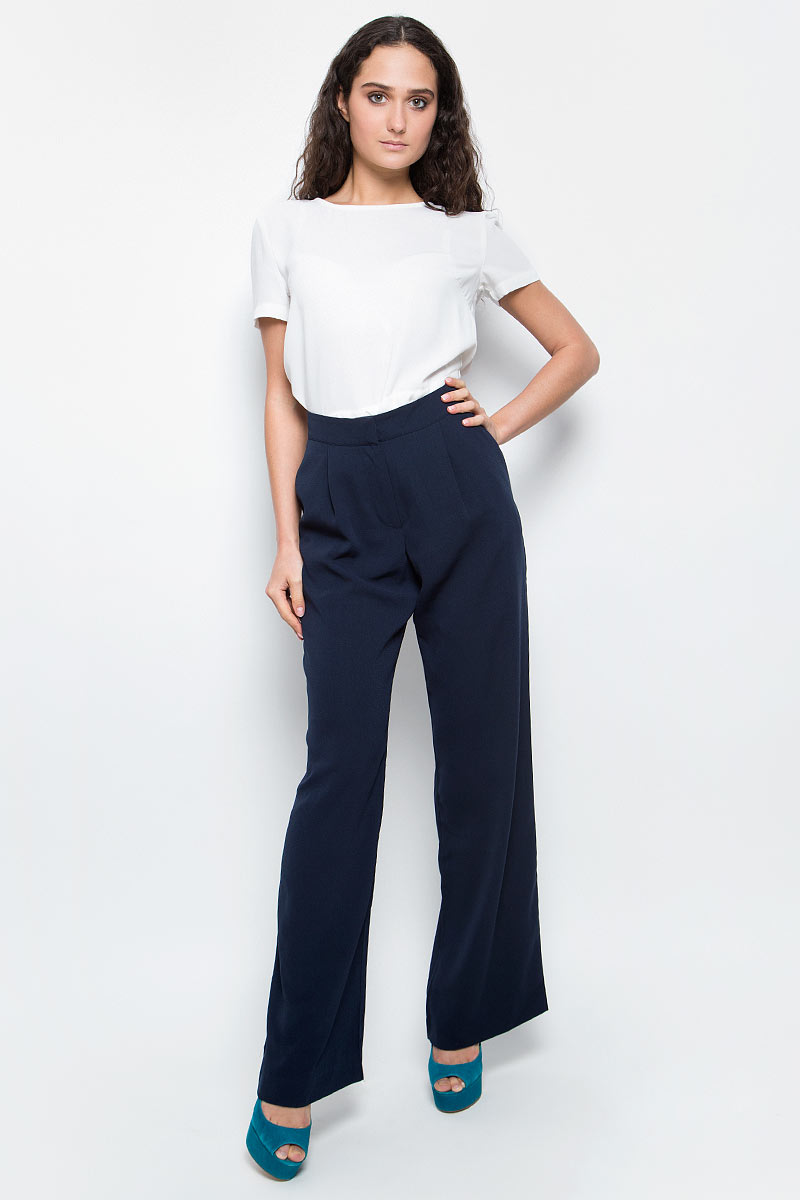 Брюки женские Baon, цвет: темно-синий. B297019_Dark Navy. Размер L (48)B297019_Dark Navy Брюки женские Baon, цвет: темно-синий. B297019_Dark Navy. Размер L (48)B297019_Dark NavyСтильные брюки-палаццо Baon выполнены из плотного полиэстера. Модель свободного кроя на широком поясе застегивается на молнию в ширинке и металлические крючки. Брюки дополнены двумя боковыми карманами и двумя втачными карманами сзади.Элегантные брюки помогут создать эффектный запоминающийся образ.