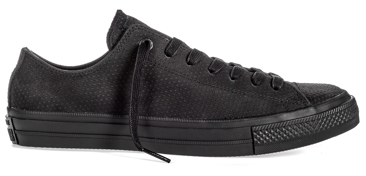 Кеды мужские Converse Chuck Taylor All Star II, цвет: черный. 155765. Размер 11 (45)155765 Кеды мужские Converse Chuck Taylor All Star II, цвет: черный. 155765. Размер 11 (45)155765Стильные мужские кеды Chuck Taylor All Star II от Converse созданы для тех, кто предпочитает оригинальный дизайн и непревзойденное качество. Кеды выполнены из натуральной кожи с декоративным тиснением. По бокам предусмотрена перфорация. Классическая шнуровка надежно фиксирует обувь на ноге. Стелька и подкладка из мягкого текстиля комфортны при ходьбе. Подошва исполнена из износостойкой резины. Рифление на подошве обеспечивает идеальное сцепление с любыми поверхностями. Эффектные кеды помогут вам создать яркий, динамичный образ.