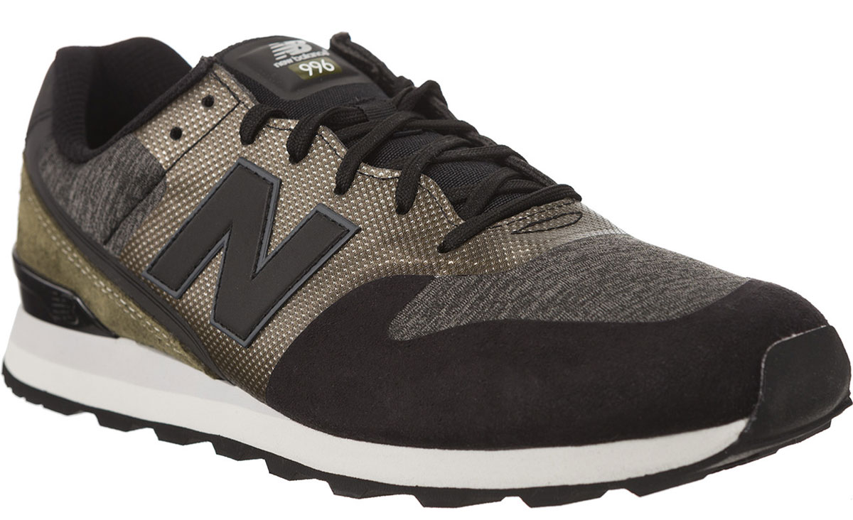 Кроссовки женские New Balance 996, цвет: черный, серый, коричневый. WR996NOC/B. Размер 6,5 (37)WR996NOC/B Кроссовки женские New Balance 996, цвет: черный, серый, коричневый. WR996NOC/B. Размер 6,5 (37)WR996NOC/BСтильные женские кроссовки от New Balance придутся вам по душе. Верх модели выполнен из высококачественныхматериалов. По бокам обувь оформлена декоративными элементами в виде фирменного логотипа бренда, на язычке - фирменной нашивкой. Классическая шнуровка надежно зафиксирует изделие на ноге. Подкладка и стелька, изготовленные из текстиля, гарантируют уют и предотвращают натирание. Подошва оснащена рифлением для лучшей сцепки с поверхностями. Удобные кроссовки займут достойное место среди коллекции вашей обуви.