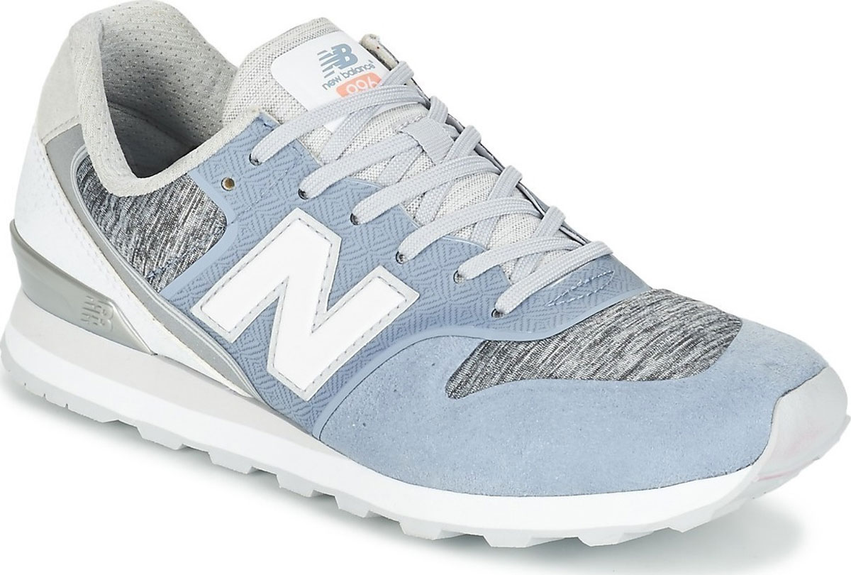 Кроссовки женские New Balance 996, цвет: голубой, серый, белый. WR996NOA/B. Размер 7,5 (38)WR996NOA/B Кроссовки женские New Balance 996, цвет: голубой, серый, белый. WR996NOA/B. Размер 7,5 (38)WR996NOA/BСтильные женские кроссовки от New Balance придутся вам по душе. Верх модели выполнен из высококачественныхматериалов. По бокам обувь оформлена декоративными элементами в виде фирменного логотипа бренда, на язычке - фирменной нашивкой, подошва логотипом бренда. Классическая шнуровка надежно зафиксирует изделие на ноге. Подкладка и стелька, изготовленные из текстиля, гарантируют уют и предотвращают натирание. Подошва оснащена рифлением для лучшей сцепки с поверхностями. Удобные кроссовки займут достойное место среди коллекции вашей обуви.