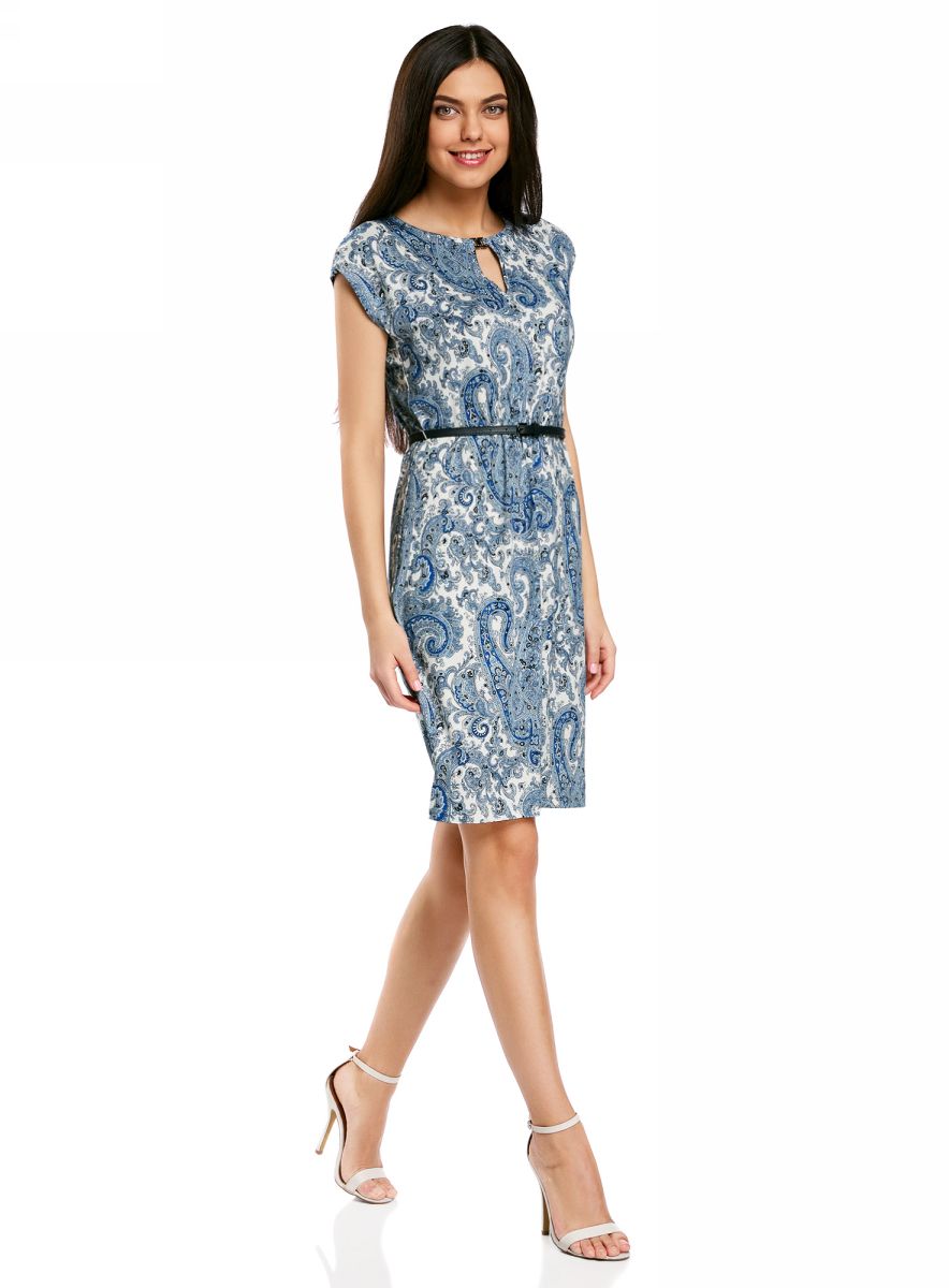 Платье oodji Collection, цвет: белый, голубой. 24008033-2/16300/1075E. Размер XL (50-170)24008033-2/16300/1075E Платье oodji Collection, цвет: белый, голубой. 24008033-2/16300/1075E. Размер XL (50-170)24008033-2/16300/1075EПлатье oodji Collection, выгодно подчеркивающее достоинства фигуры, выполнено из качественного трикотажа с оригинальным узором. Модель средней длины с круглым вырезом горловины и короткимирукавами оформлена вырезом-капелькой с декоративным элементом на груди.В комплект с платьемвходит узкий ремень из искусственной кожи с металлической пряжкой.