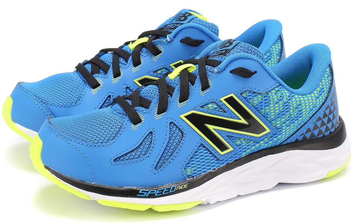 Кроссовки для мальчика New Balance 790, цвет: голубой, черный. KJ790EGY/M. Размер 2,5 (34,5)KJ790EGY/M Кроссовки для мальчика New Balance 790, цвет: голубой, черный. KJ790EGY/M. Размер 2,5 (34,5)KJ790EGY/MМодные кроссовки от New Balance очаруют вашего ребенка с первого взгляда! Модель изготовлена из высококачественного материала и натуральной кожи. Модель дополнена, на язычке фирменной нашивкой. Задник обуви оформлен принтом. По бокам модель дополнена декоративными нашивками в виде логотипа бренда. Классическая шнуровка надежно зафиксирует обувь на ноге. Подкладка и стелька из текстиля, обеспечат комфорт и уют детским ножкам. Подошва с рифлением гарантирует отличное сцепление с любыми поверхностями. Стильные кроссовки займут достойное место в гардеробе вашего ребенка.