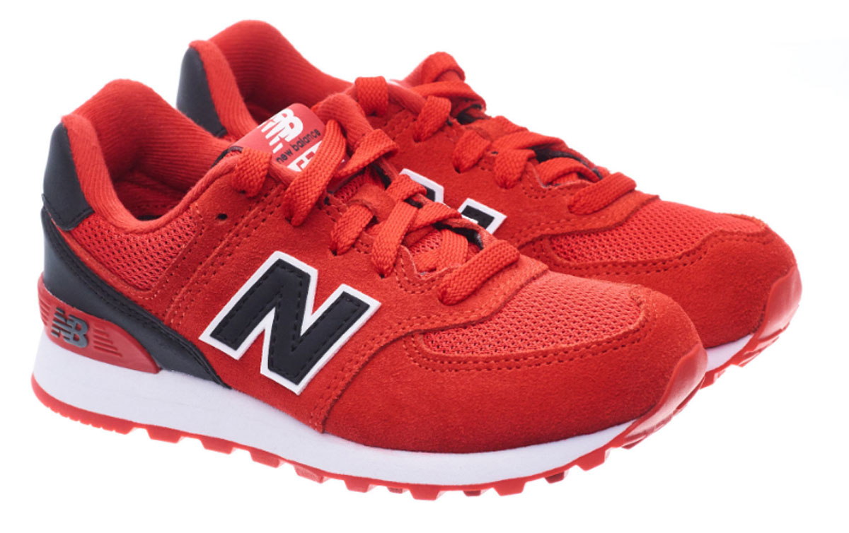 Кроссовки для девочки New Balance 574, цвет: красный, черный. KL574CXP/M. Размер 11 (28,5)KL574CXP/M Кроссовки для девочки New Balance 574, цвет: красный, черный. KL574CXP/M. Размер 11 (28,5)KL574CXP/MМодные кроссовки от New Balance очаруют вашего ребенка с первого взгляда! Модель изготовлена из высококачественного материала с вставками изнатуральной замши. Модель дополнена, на язычке фирменной нашивкой. Классическая шнуровка надежно зафиксирует обувь на ноге. Подкладка и стелька из текстиля, обеспечат комфорт и уют детским ножкам. Подошва с рифлением гарантирует отличное сцепление с любыми поверхностями. Стильные кроссовки займут достойное место в гардеробе вашего ребенка.