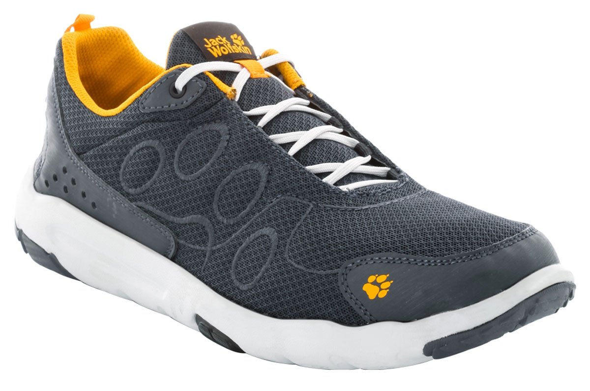 Кроссовки мужские Jack Wolfskin Monterey Ride Low, цвет: темно-синий. 4018911-3800. Размер 9,5 (42)4018911-3800 Кроссовки мужские Jack Wolfskin Monterey Ride Low, цвет: темно-синий. 4018911-3800. Размер 9,5 (42)4018911-3800Особо легкая и дышащая обувь для активного отдыха, подходящая для водных видов спорта. Обувь Monterey Ride Low с новой системой кондиционирования Texacool (ТЕКСАКУЛ) комфортно защищает ноги даже в жаркие дни. Голенище полностью состоит из сетчатого материала. Это обеспечивает постоянный приток свежего воздуха, и обувь удобно сидит на ноге. Обувь Monterey Ride защищает ноги на воде и в воде. При выходе на сушу вода стекает по дренажным каналам в подошве. Они тоже являются частью системы Texacool (Тексакул), поскольку служат для дополнительной циркуляции воздуха.