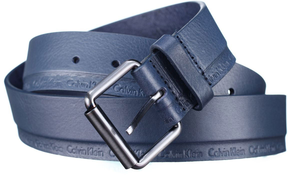 Ремень мужской Calvin Klein Jeans, цвет: темно-синий. K50K502473_0000. Размер 90K50K502473_0000 Ремень мужской Calvin Klein Jeans, цвет: темно-синий. K50K502473_0000. Размер 90K50K502473_0000Мужской ремень Calvin Klein выполнен из качественной натуральной кожи. Нижняя часть ремня декорирована тиснениями с названием бренда. Пряжка выполнена из металла, она позволит легко и быстро зафиксировать ремень и отрегулировать его длину.Уважаемые клиенты! Обращаем ваше внимание на тот факт, что размер ремня, доступный для заказа, является его длиной.