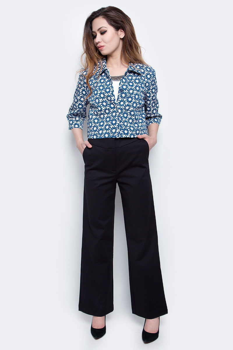 Жакет женский Baon, цвет: синий, белый. B127002_Navy Jacquard. Размер L (48)B127002_Navy Jacquard Жакет женский Baon, цвет: синий, белый. B127002_Navy Jacquard. Размер L (48)B127002_Navy JacquardСтильный жакет Baon выполнен из плотного жаккардового материала с цветочным узором и эффектом стрейч. Модель с отложным воротником и рукавами длиной 3/4 спереди застегивается на кнопки. Жакет укороченной длины будет эффектно смотреться с брюками с завышенной линией талии и классической юбкой-карандаш. В таком жакете вы будете выглядеть модно и элегантно.