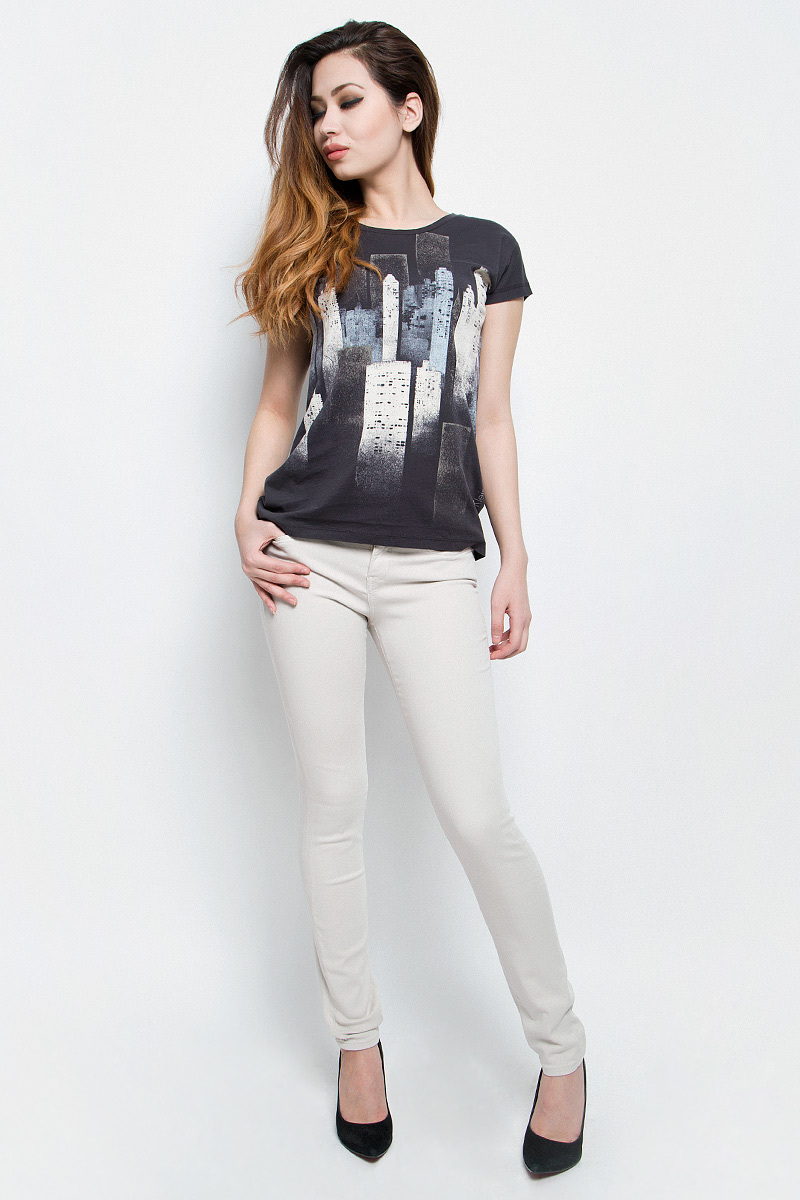 Джинсы женские Calvin Klein Jeans, цвет: белый. J20J200630. Размер 25-32 (40-32)J20J200630 Джинсы женские Calvin Klein Jeans, цвет: белый. J20J200630. Размер 25-32 (40-32)J20J200630Женские джинсы Calvin Klein Jeans выполнены из эластичного хлопка. Модель-скинни застегивается на пуговицу и имеет ширинку на молнии. В поясе предусмотрены шлевки для ремня. Спереди расположены два втачных кармана и один маленький накладной, сзади - два накладных кармана. Спереди карманы оформлены металлическими клепками с названием бренда.