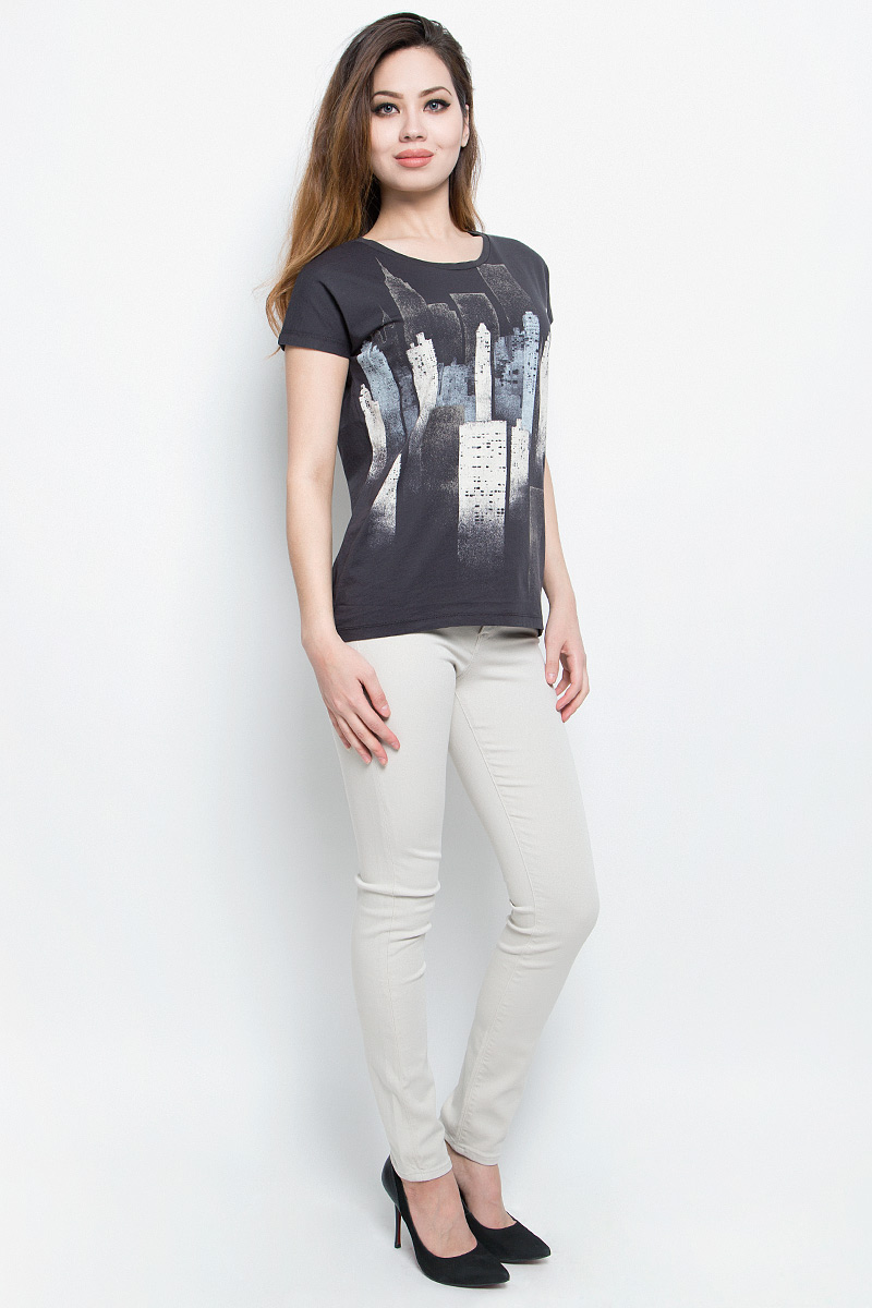 Футболка женская Calvin Klein Jeans, цвет: темно-серый. J20J204628. Размер L (48/50)J20J204628 Футболка женская Calvin Klein Jeans, цвет: темно-серый. J20J204628. Размер L (48/50)J20J204628Отличная женская футболка Calvin Klein Jeans, выполненная из натурального хлопка,обладает высокой теплопроводностью, воздухопроницаемостью игигроскопичностью, позволяет коже дышать.Модель с круглым вырезомгорловины и цельнокроеными рукавами оформлена оригинальным принтом.
