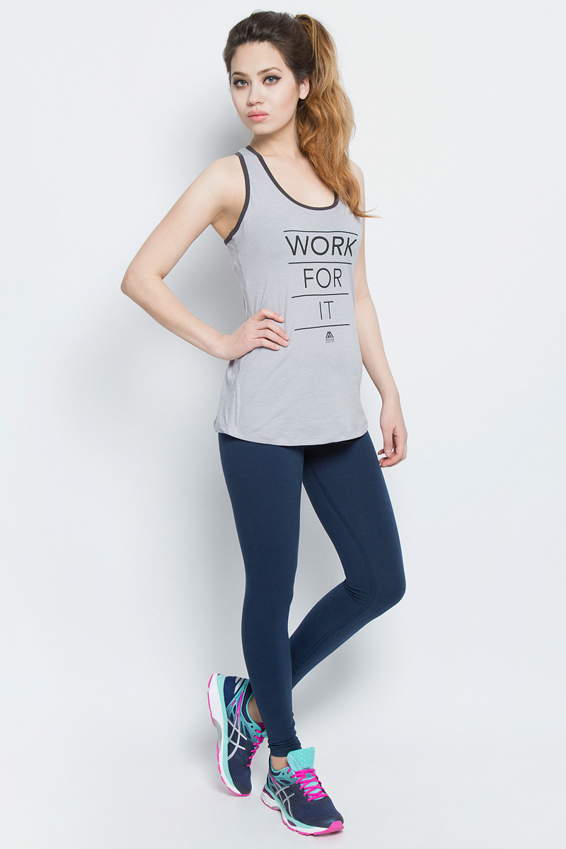 Майка для фитнеса женская The North Face W Ma Graphic Play Hard Tank, цвет: серый. T92XLOGAU. Размер M (44/46)T92XLOGAU Майка для фитнеса женская The North Face W Ma Graphic Play Hard Tank, цвет: серый. T92XLOGAU. Размер M (44/46)T92XLOGAUЛегкая спортивная майка The North Face W Graphic Play Hard Tank, созданная из высококачественного материала, добавит вам комфорта на тренировках. Мягкая ткань на ощупь напоминает хлопок, но она легче и эффективнее отводит влагу. Модель подойдет и для тренировок в зале, и для каждодневного использования.Майка-борцовка прекрасно повторяет контуры тела и не сковывает движений. Модель с круглым вырезом горловины оформлена на груди оригинальным принтом с надписями. Края изделия обработаны контрастной прострочкой.В зале, на тренажерах или при силовых упражнениях яркая майка позволит вам выделиться среди окружающих.