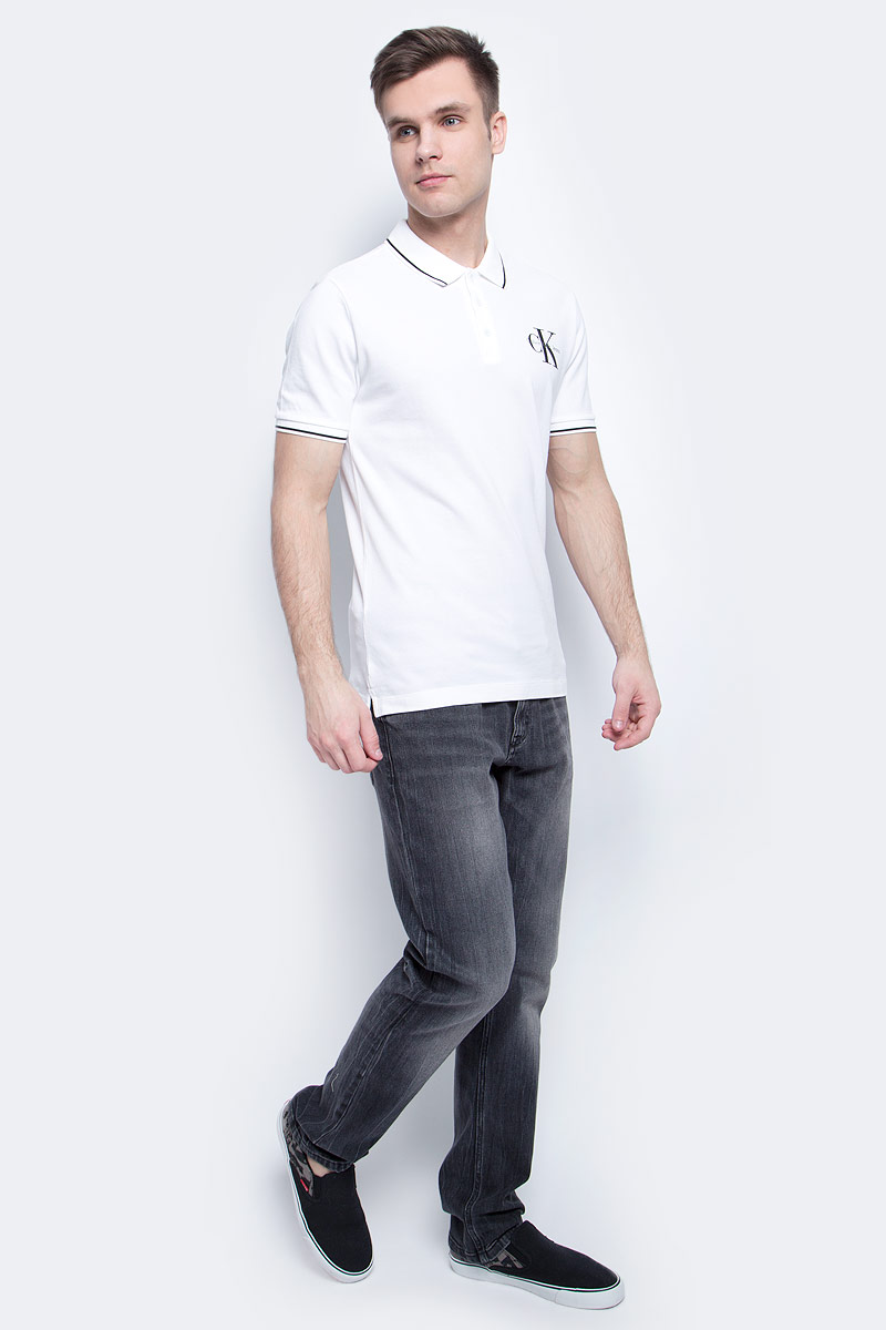 Поло мужское Calvin Klein Jeans, цвет: белый. J30J304671. Размер M (48)J30J304671 Поло мужское Calvin Klein Jeans, цвет: белый. J30J304671. Размер M (48)J30J304671Мужское поло Calvin Klein Jeans изготовлено из хлопка с добавлением эластана. Классическая модель с короткими рукавами и отложным воротником застегивается спереди на три пуговицы. По бокам имеются небольшие разрезы. Воротник и манжеты рукавов дополнены полосами контрастного цвета.