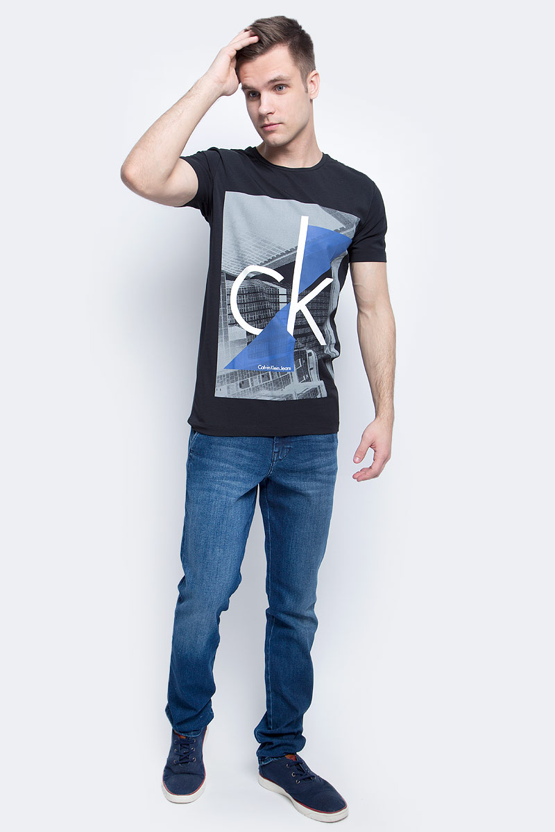 Футболка мужская Calvin Klein Jeans, цвет: черный. J30J304602. Размер XL (54)J30J304602 Футболка мужская Calvin Klein Jeans, цвет: черный. J30J304602. Размер XL (54)J30J304602Мужская футболка Calvin Klein Jeans изготовлена из натурального хлопка с добавлением эластана. Модель оформлена круглой горловиной и короткими рукавами. Футболка дополнена крупным принтом с названием и логотипом бренда.