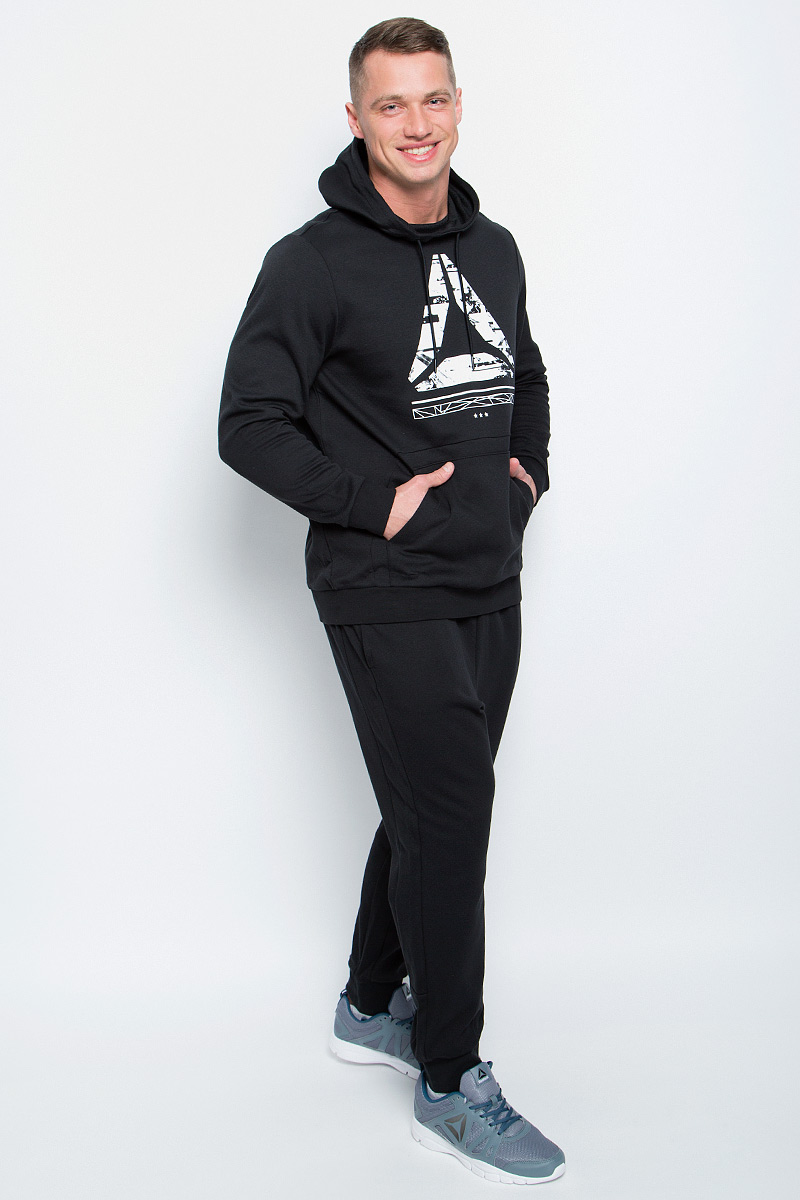 Худи мужское Reebok Wor C Graphic Hoodi, цвет: черный. BK4717. Размер S (44/46)BK4717 Худи мужское Reebok Wor C Graphic Hoodi, цвет: черный. BK4717. Размер S (44/46)BK4717Мужское худи Reebok выполнено из хлопка с добавлением полиэстера. У модели классический крой - худи не слишком тесное и не слишком свободное, что гарантирует полную свободу движений. Капюшон на шнурках. Светоотражающие вставки для дополнительной безопасности в темное время суток. Изделие оформлено эластичными манжетами и окантовкой низа, дополнено карманом-кенгуру.