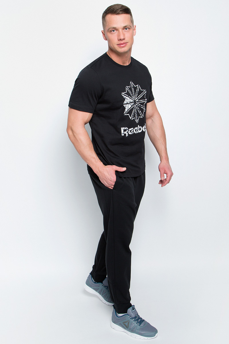 Футболка мужская Reebok F Large Starcrest P, цвет: черный. BK4183. Размер L (52/54)BK4183 Футболка мужская Reebok F Large Starcrest P, цвет: черный. BK4183. Размер L (52/54)BK4183Мужская футболка Reebok F Large Starcrest P изготовлена из натурального хлопка. Модель с круглым воротником и короткими рукавами. Однотонная футболка спереди декорирована принтом с оригинальным рисунком и названием бренда.