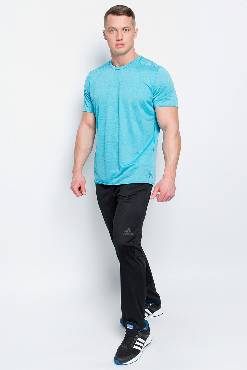 Футболка для бега мужская adidas Sn Ss Tee M, цвет: бирюзовый. S97947. Размер XL (56/58)S97947 Футболка для бега мужская adidas Sn Ss Tee M, цвет: бирюзовый. S97947. Размер XL (56/58)S97947Мужская спортивная футболка Adidas Sn Ss Tee M изготовлена из полиэстера с добавлением полиэфира по технологии climalite, что обеспечивает быстрое влагоотведение с поверхности тела. Модель с круглой горловиной и короткими рукавами. Однотонная футболка декорирована принтом с логотипом бренда и светоотражающими полосами на спинке.
