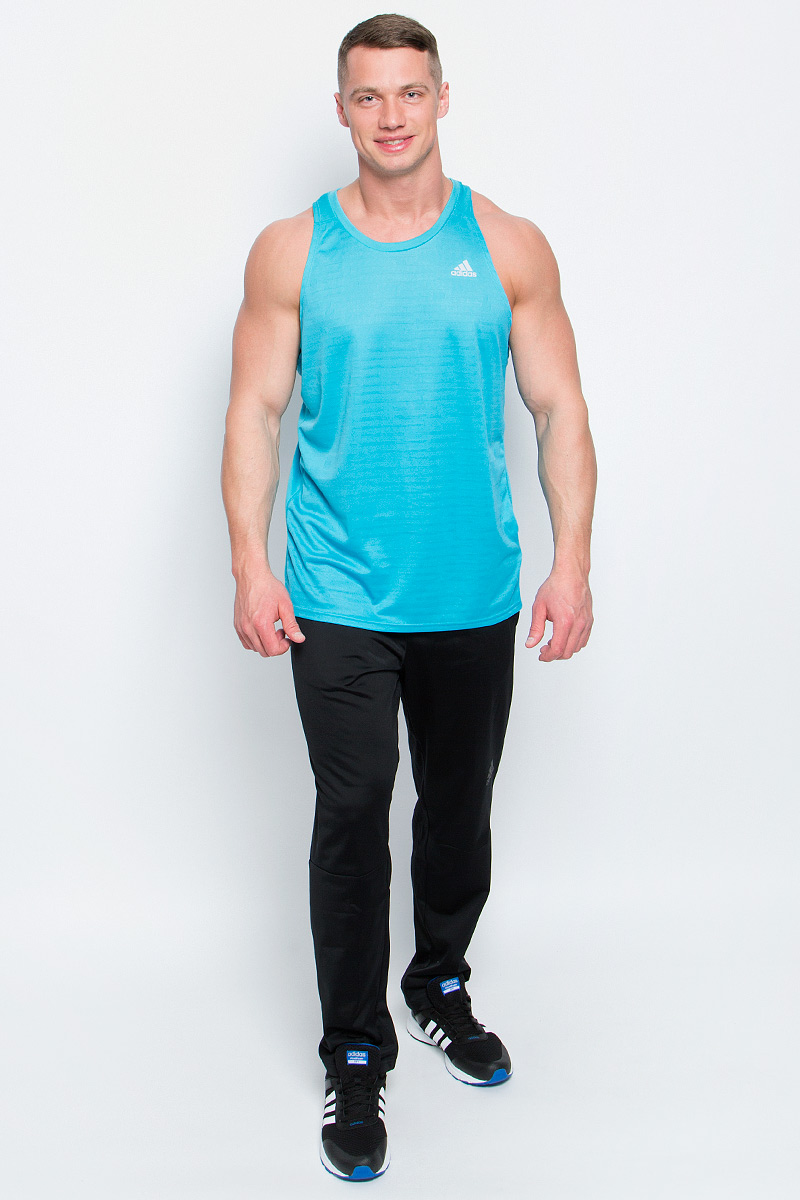 Майка для бега мужская adidas Rs Singlet, цвет: бирюзовый. BP7480. Размер M (48/50)BP7480 Майка для бега мужская adidas Rs Singlet, цвет: бирюзовый. BP7480. Размер M (48/50)BP7480Мужская спортивная майка Adidas Rs Singlet изготовлена из полиэстера с добавлением полиэфира по технологии climalite, что обеспечивает быстрое влагоотведение с поверхности тела. Модель с круглой горловиной декорирована принтом с логотипом и названием бренда и светоотражающими полосами на спинке.