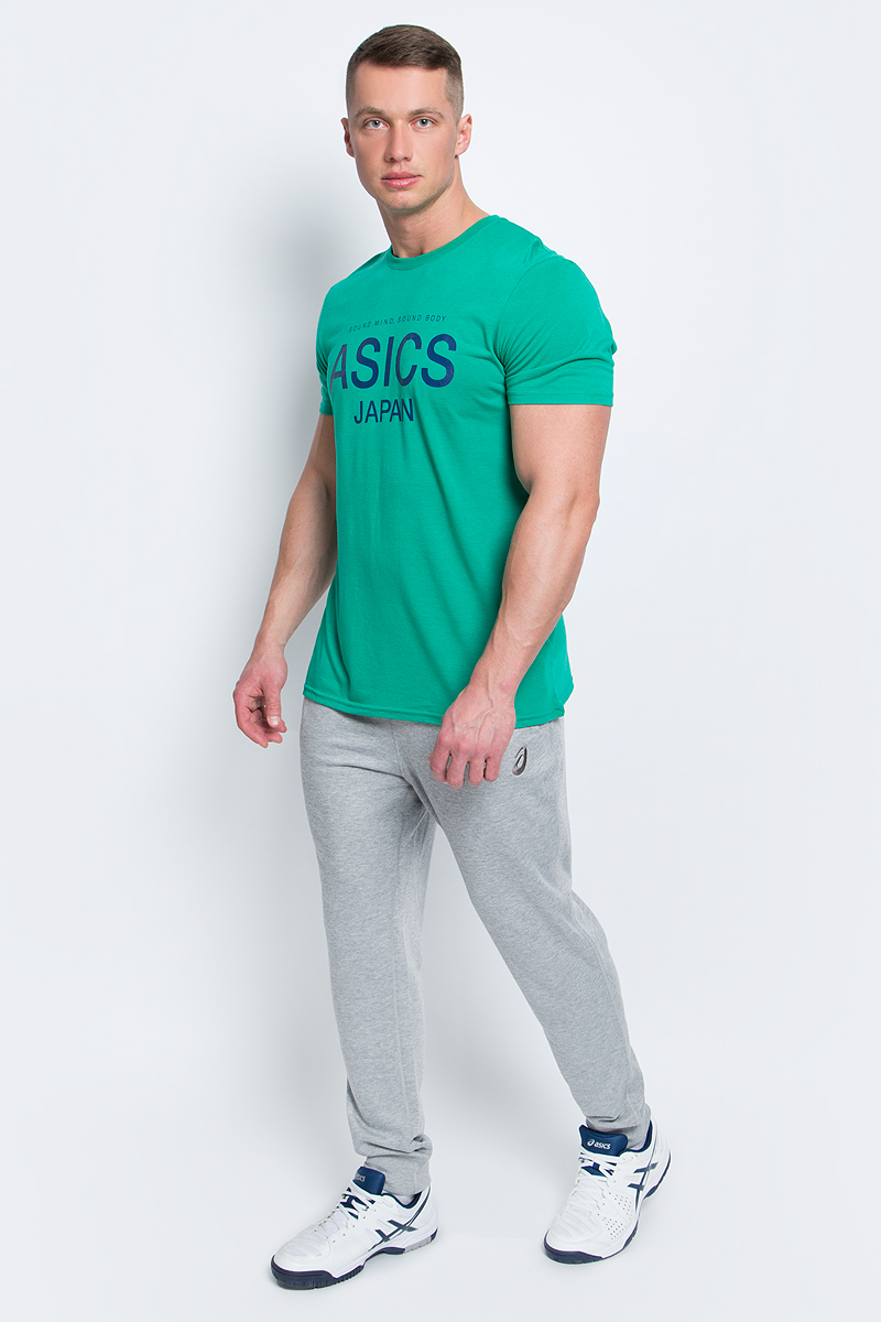 Брюки спортивные мужские Asics Essentials Pant, цвет: серый. 134795-0714. Размер XS (44)134795-0714 Брюки спортивные мужские Asics Essentials Pant, цвет: серый. 134795-0714. Размер XS (44)134795-0714Спортивные мужские брюки Asics Essentials Pant выполнены из полиэстера с добавлением вискозы. Комфортные плоские швы предотвращаются натирание. Модель имеет широкую резинку на поясе, объем талии регулируется при помощи шнурка-кулиски. Брюки дополнены двумя открытыми втачными карманами спереди и накладным карманом сзади. Брючины дополнены эластичными манжетами по низу.