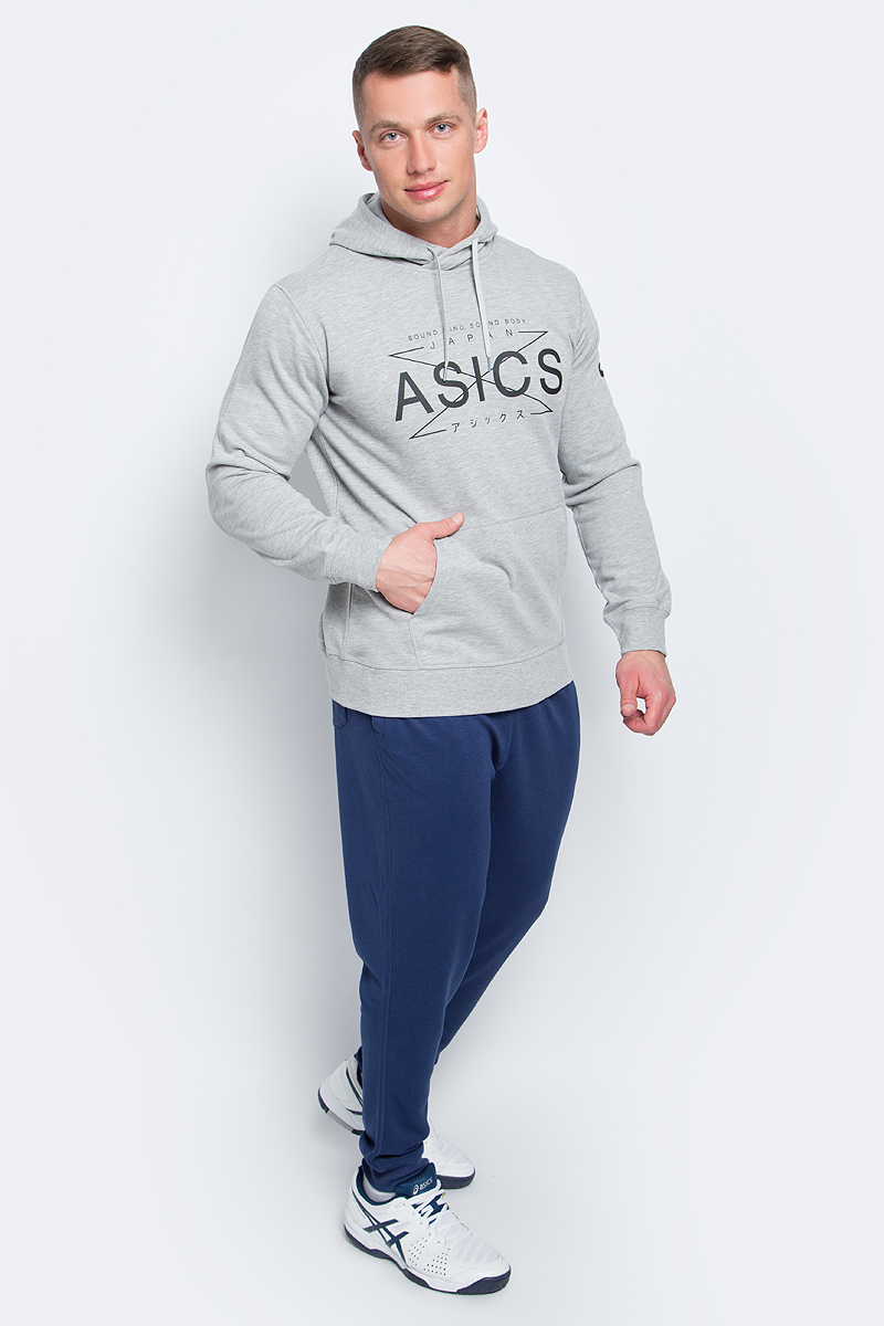 Худи мужское Asics Graphic Hoody, цвет: серый. 141090-0714. Размер M (48/50)141090-0714 Худи мужское Asics Graphic Hoody, цвет: серый. 141090-0714. Размер M (48/50)141090-0714Мужское худи Asics выполнено из хлопка с добавлением полиэстера и оформлено принтом с надписью. У модели классический крой - худи не слишком тесное и не слишкомсвободное, что гарантирует полную свободу движений. Капюшон на шнурках.Изделие оформлено эластичными манжетами и окантовкой низа, дополнено карманом-кенгуру.