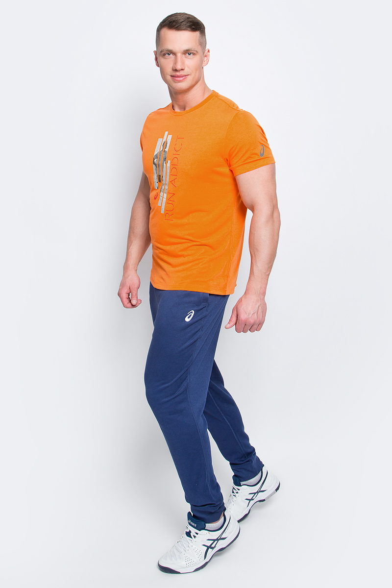 Футболка для бега мужская Asics Graphic SS Top, цвет: оранжевый. 141265-0524. Размер M (48/50)141265-0524 Футболка для бега мужская Asics Graphic SS Top, цвет: оранжевый. 141265-0524. Размер M (48/50)141265-0524Мужская футболка Asics выполнена из полиэстера с добавлением вискозы.У модели классический круглый ворот и короткие стандартные рукава. Спереди изделие оформлено принтом с надписями и дополнено светоотражающими деталями. Технология Motion Dry позволяет выводить влагу, оставляя тело сухим и сохраняя его оптимальный температурный режим.