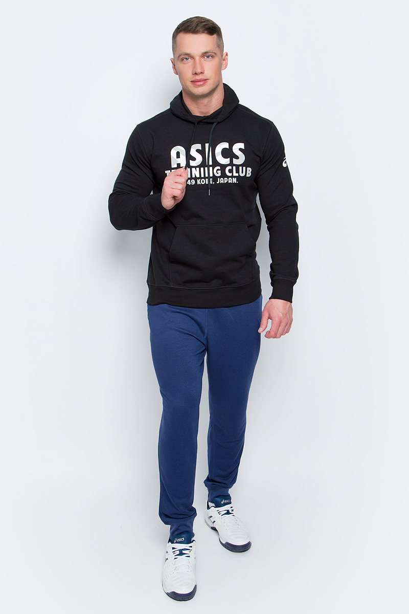 Худи мужское Asics Training Club Hoody, цвет: черный. 141091-0904. Размер S (46/48)141091-0904 Худи мужское Asics Training Club Hoody, цвет: черный. 141091-0904. Размер S (46/48)141091-0904Мужское худи Asics выполнено из хлопка с добавлением полиэстера и оформлено принтом с надписями. У модели классический крой - худи не слишком тесное и не слишкомсвободное, что гарантирует полную свободу движений. Капюшон на шнурках.Изделие оформлено эластичными манжетами и окантовкой низа, дополнено карманом-кенгуру.