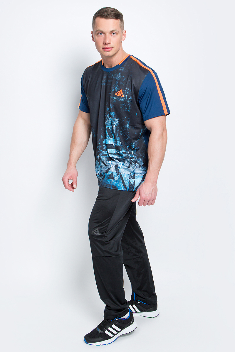 Футболка для тенниса мужская adidas Essex Tr Tee, цвет: темно-синий. BJ8761. Размер XL (56/58)BJ8761 Футболка для тенниса мужская adidas Essex Tr Tee, цвет: темно-синий. BJ8761. Размер XL (56/58)BJ8761Футболка Essex Tr Tee от adidas выполнена из полиэфира с добавлением эластана и оформлена оригинальным принтом. У модели круглый вырез горловины и стандартные короткие рукава. Технология climalite отводит пот и оставляет поверхность вашего тела сухой.