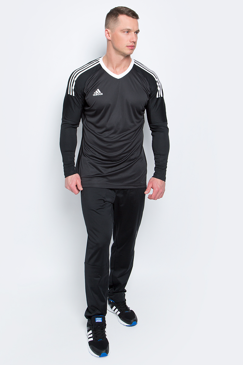 Лонгслив вратарский мужской adidas Revigo 17 Gk, цвет: черный. AZ5392. Размер XL (56/58)AZ5392 Лонгслив вратарский мужской adidas Revigo 17 Gk, цвет: черный. AZ5392. Размер XL (56/58)AZ5392Лонгслив вратарский мужской adidas Revigo 17 Gk изготовлен из эластичного полиэфира. Эта модель для вратарей обеспечивает полную свободу движений. Узкие манжеты удерживают рукава на месте, а особый крой плеч не позволяет лонгсливу задираться. Специальная вставка подмышками предотвращает задирание футболки, когда руки подняты вверх, узкие манжеты помогают удерживать рукав на месте.