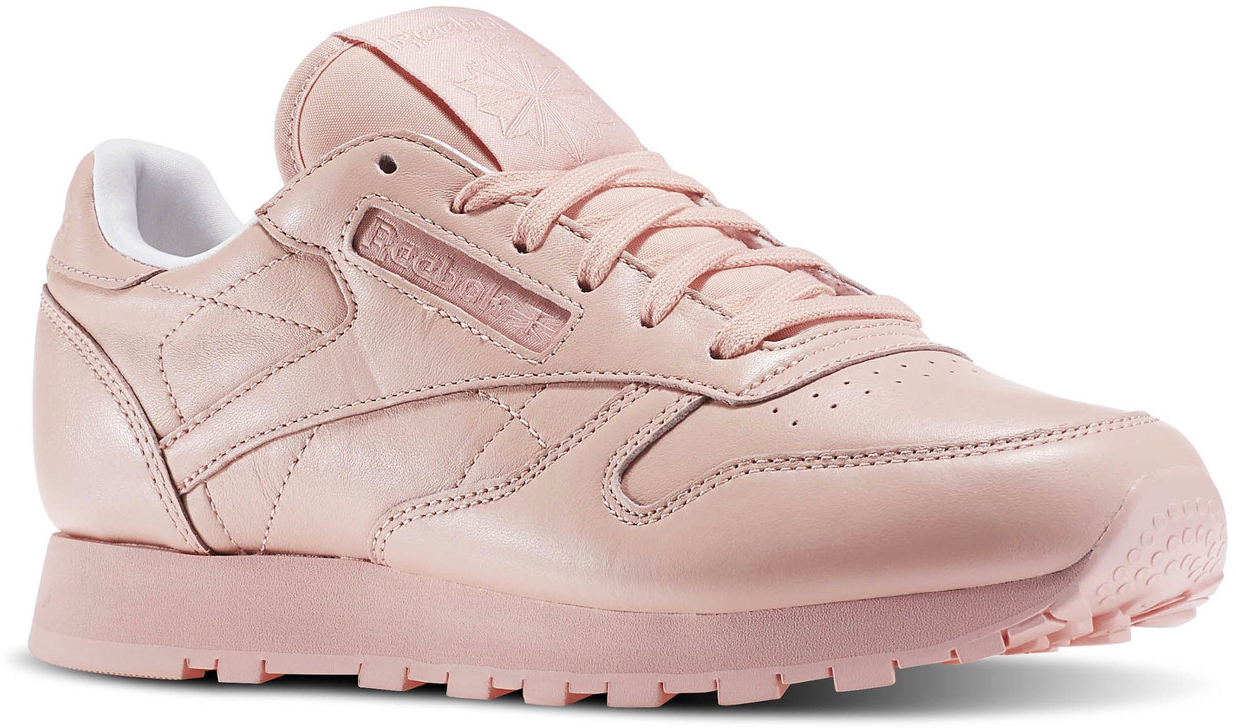 Кроссовки женские Reebok Cl Lthr Pastels, цвет: розовый. BD2771. Размер 6 (36)BD2771 Кроссовки женские Reebok Cl Lthr Pastels, цвет: розовый. BD2771. Размер 6 (36)BD2771Классика актуальна во все времена. Модель Reebok Cl Lthr Pastels классической формы выполнена в оригинальном цветовом дизайне. Верх из кожи для комфорта, поддержки и ретростиля. Низкий дизайн создает классический образ. Формованная промежуточная подошва из ЭВА для оптимальной амортизации и поддержки. Стелька из пеноматериала для дополнительного комфорта. Стойкая к истиранию, прочная резиновая подошва для отличного сцепления. Верх и подошва выполнены в едином пастельном тоне. Кроссовки отлично сочетаются с джинсами или леггинсами для создания модного образа.