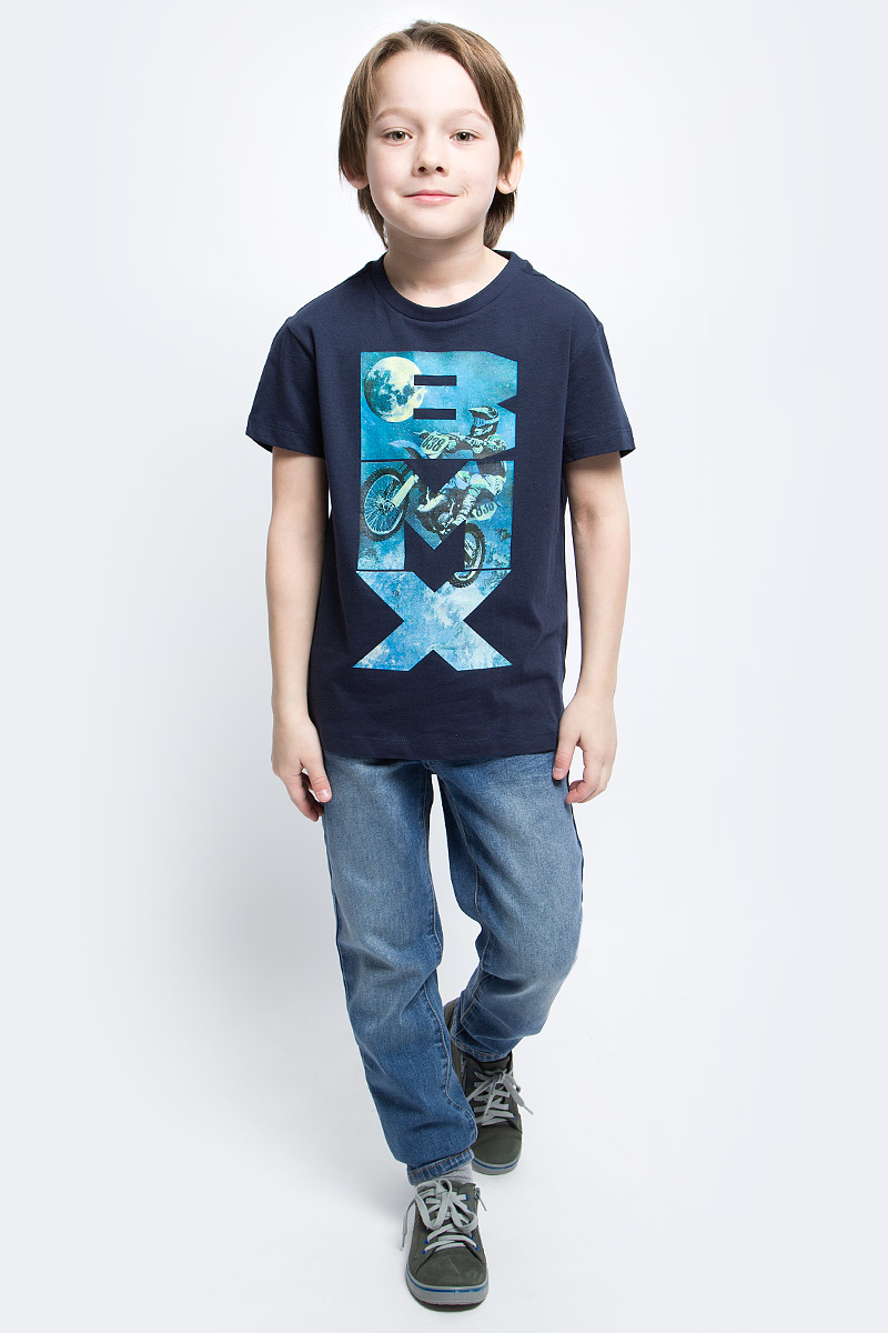 Футболка для мальчика Sela, цвет: темно-синий. Ts-811/1086-7122. Размер 140, 10 летTs-811/1086-7122 Футболка для мальчика Sela, цвет: темно-синий. Ts-811/1086-7122. Размер 140, 10 летTs-811/1086-7122Стильная футболка для мальчика Sela изготовлена из натурального хлопка и оформлена оригинальным принтом. Воротник дополнен мягкой трикотажной резинкой.Яркий цвет модели позволяет создавать модные образы.