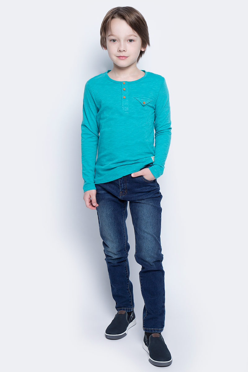 Джинсы для мальчика Button Blue Main, цвет: синий. 117BBBC6304D500. Размер 146, 11 лет117BBBC6304D500 Джинсы для мальчика Button Blue Main, цвет: синий. 117BBBC6304D500. Размер 146, 11 лет117BBBC6304D500Классные джинсы с перманентными складками — гарантия модного современного образа. Хороший крой, удобная посадка на фигуре подарят мальчику комфорт и свободу движений. Если вы хотите купить ребенку недорогие модные зауженные джинсы, модель от Button Blue - прекрасный выбор!
